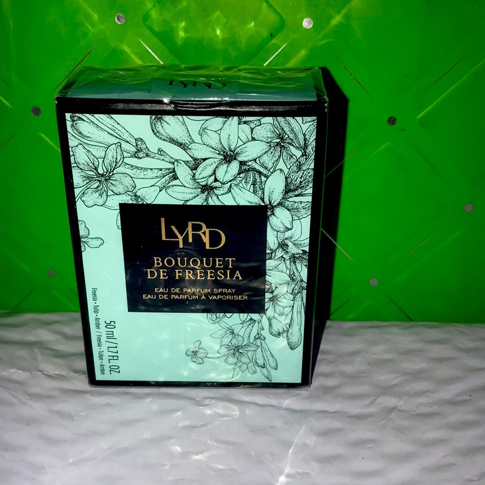 Avon Lyrd Bouquet de Freesia